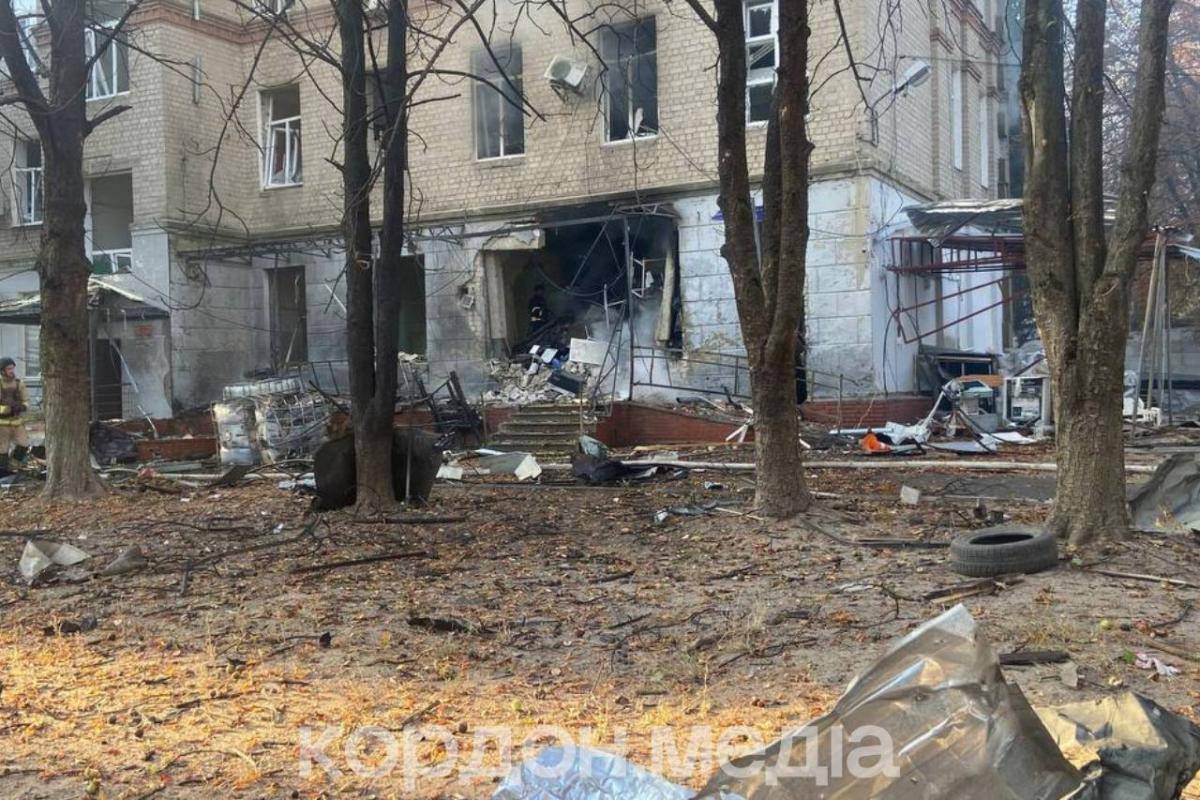  Руските терористи удариха два пъти болничното заведение в Суми - има 7 починали 